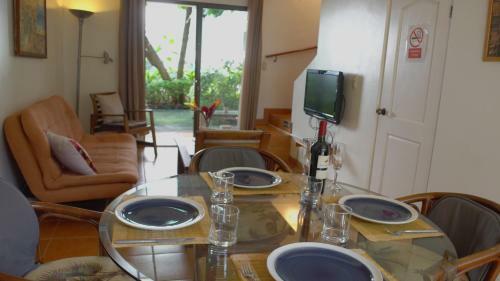 Make Your Life Pura Vida Apartment