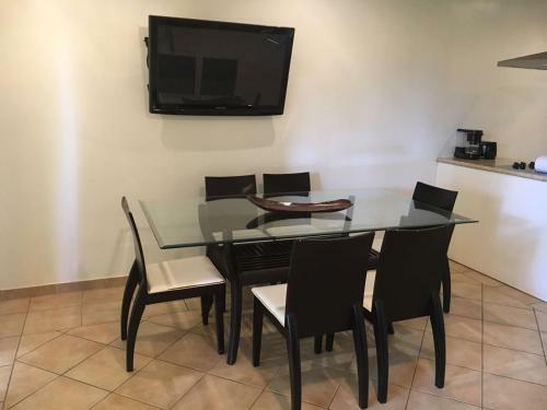 Tropical Gardens Suites And Apartments