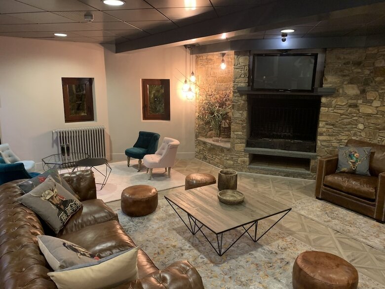 Hotel Aj Niunit