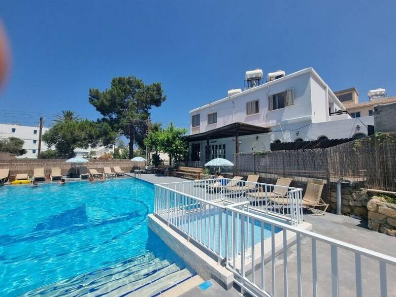 Nereus Hotel