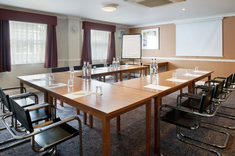 Hotel Express By Holiday Inn Leeds-east