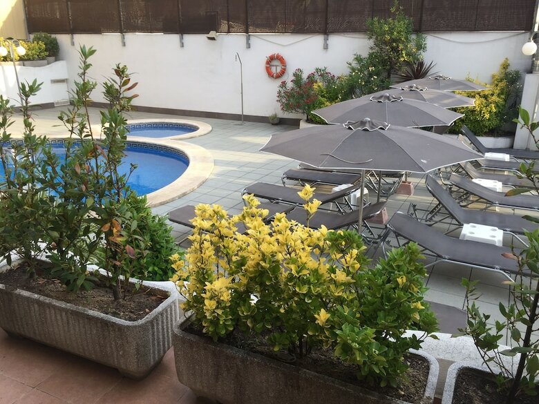 Hotel Petit Palau S�lo Adultos