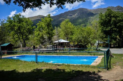 Albergue Hostal Y Caba�as Los �irres