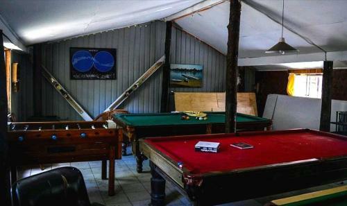 Albergue Hostal Y Caba�as Los �irres