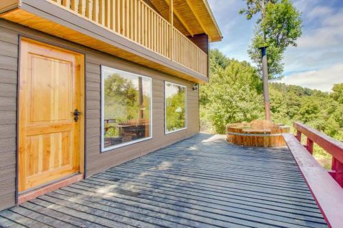 Beautiful House For 8 + 2 Over Llanquihue Lake.
