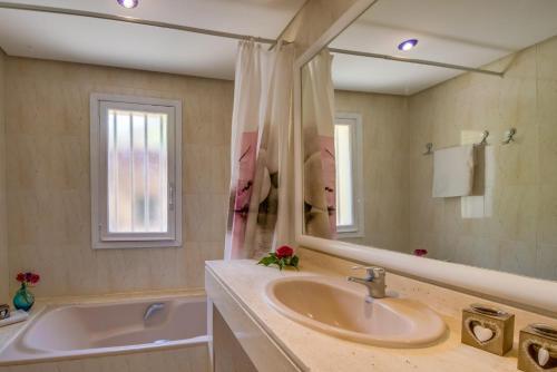 Cala San Vicente Villa Sleeps 6 Wifi