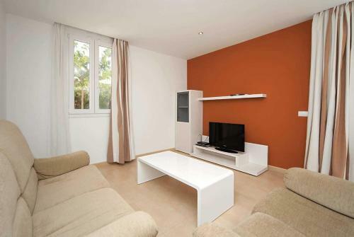 Cala En Bosch Villa Sleeps 8 Air Con Wifi