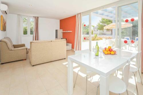 Cala En Bosch Villa Sleeps 8 Air Con Wifi