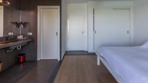 Cala Vadella Villa Sleeps 8 Pool Air Con Wifi