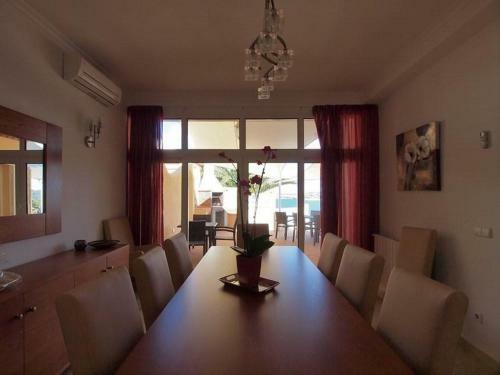 Cala Tarida Villa Sleeps 12 Pool Wifi