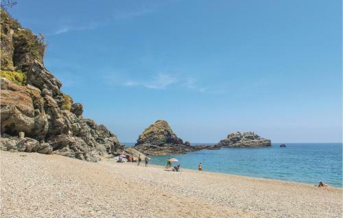 Five-bedroom Holiday Home In Almunecar