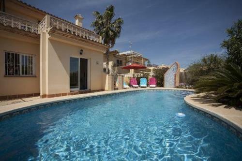 Altea Villa Sleeps 8 Pool Wifi
