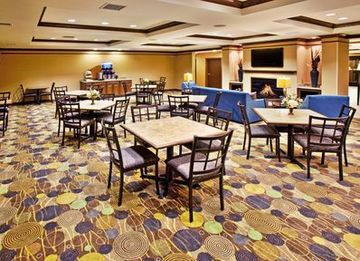 Holiday Inn Express Hotel & Suites Dubuque-west