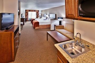 Holiday Inn Express Hotel & Suites Dubuque-west