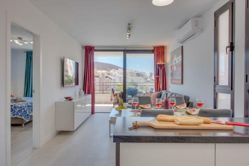 Modern 2 Bedroomed Apartment Los Cristianos Center