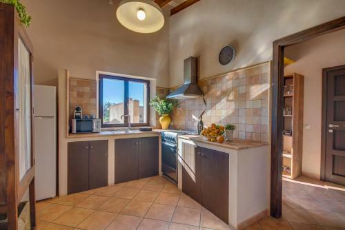 Arta Villa Sleeps 4 Wifi