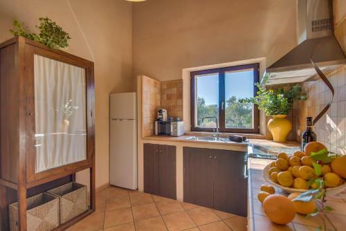 Arta Villa Sleeps 4 Wifi