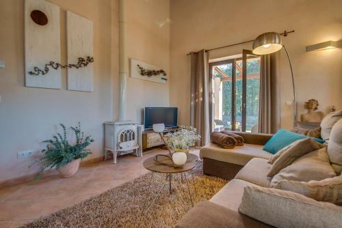 Arta Villa Sleeps 4 Wifi