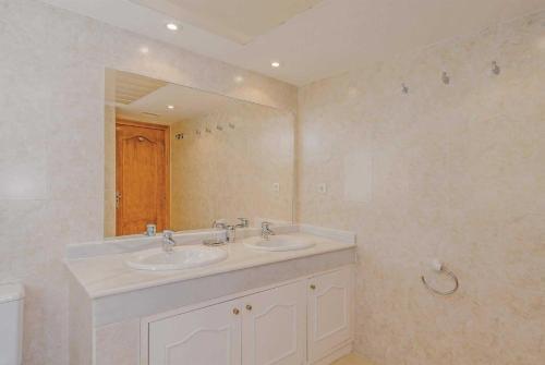 Atamaria Apartment Sleeps 6 Air Con
