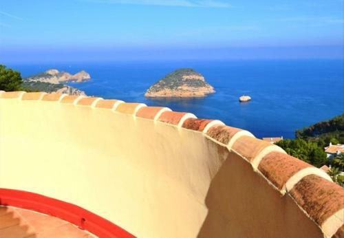 Xabia Chalet Sleeps 8 Pool