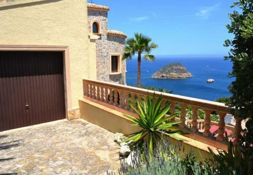 Xabia Chalet Sleeps 8 Pool