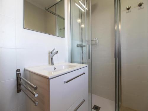 Four-bedroom Holiday Home In Benidoleig