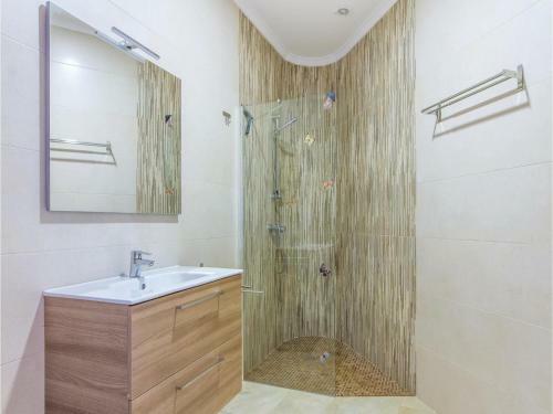 Three-bedroom Holiday Home In Trullent