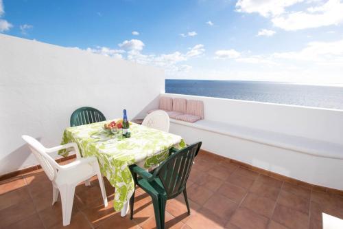 Classy Bungalow With Pool & 300mb, 500m From Sea