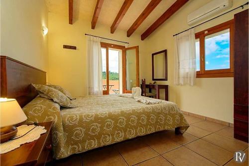 Cas Concos Villa Sleeps 11 Pool Air Con