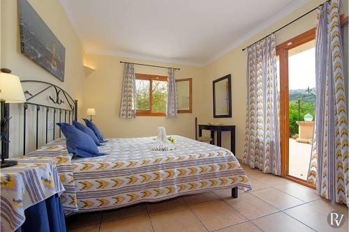 Cas Concos Villa Sleeps 11 Pool Air Con