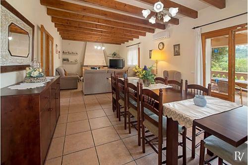 Cas Concos Villa Sleeps 11 Pool Air Con