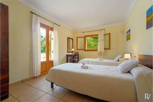 Cas Concos Villa Sleeps 11 Pool Air Con