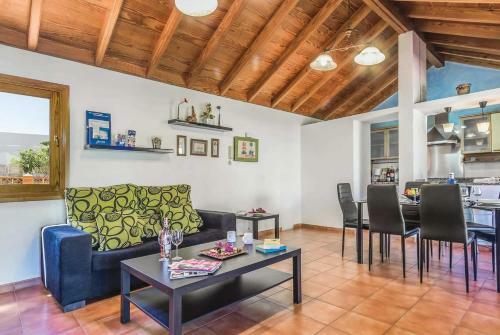 Corralejo Villa Sleeps 6 Wifi
