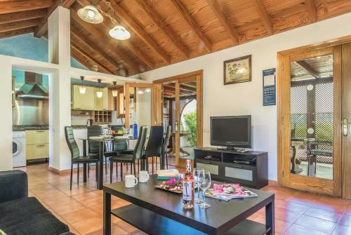 Corralejo Villa Sleeps 6 Wifi
