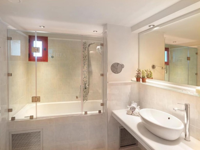 Hotel Iria Beach Art