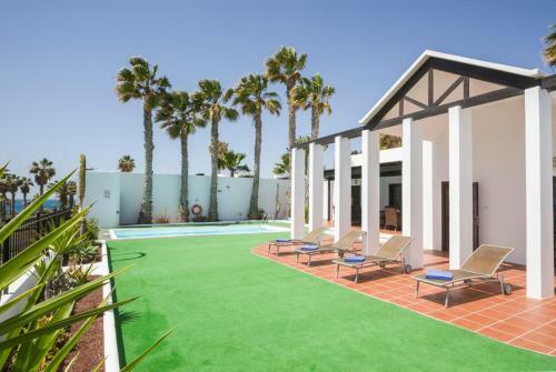 Costa Teguise Villa Sleeps 8 Pool Air Con Wifi