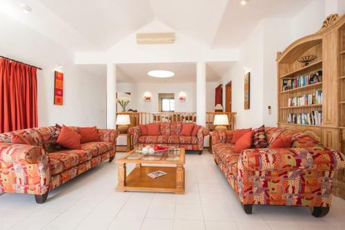 Costa Teguise Villa Sleeps 8 Pool Air Con Wifi