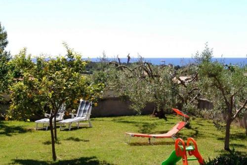 Cubelles Villa Sleeps 10 Pool
