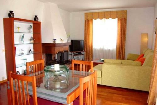 Cubelles Villa Sleeps 10 Pool