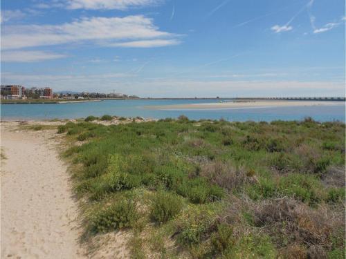 Three-bedroom Apartment In Cubelles