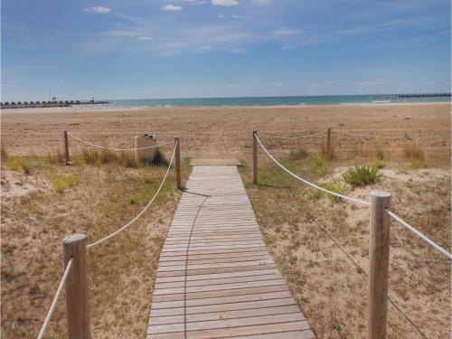 Three-bedroom Apartment In Cubelles