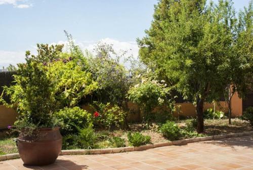 Cubelles Villa Sleeps 8 Pool Wifi