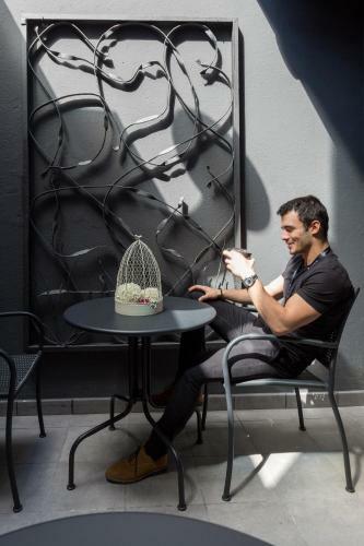 Airhostel Barcelona Airport 24h