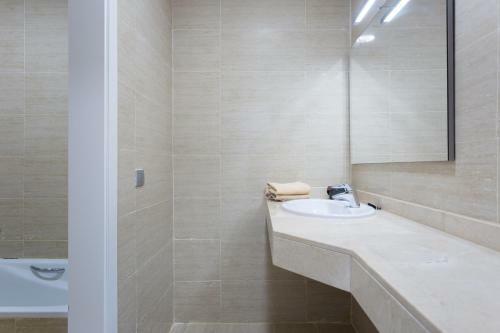 Royal Marina Bay Golf Apartment