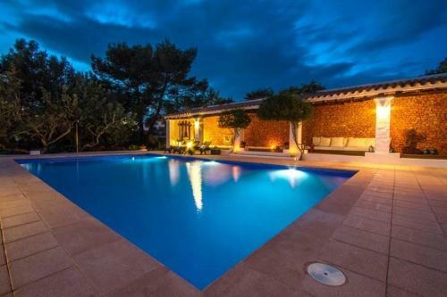 Ibiza Town Villa Sleeps 9 Pool Air Con Wifi