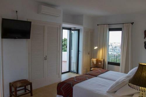 Ibiza Town Villa Sleeps 9 Pool Air Con Wifi