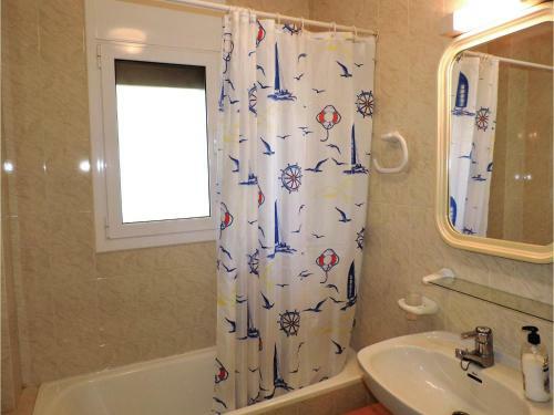 Three-bedroom Holiday Home In L'ametlla De Mar
