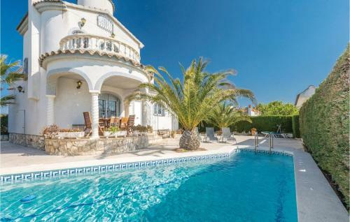 Three-bedroom Holiday Home In L'ametlla De Mar