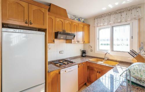 Three-bedroom Holiday Home In L'ametlla De Mar