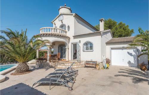 Three-bedroom Holiday Home In L'ametlla De Mar